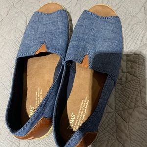 TOMS Chambray Blue Denim Peep Toe Slip-On Espadrille Flats Women's 8